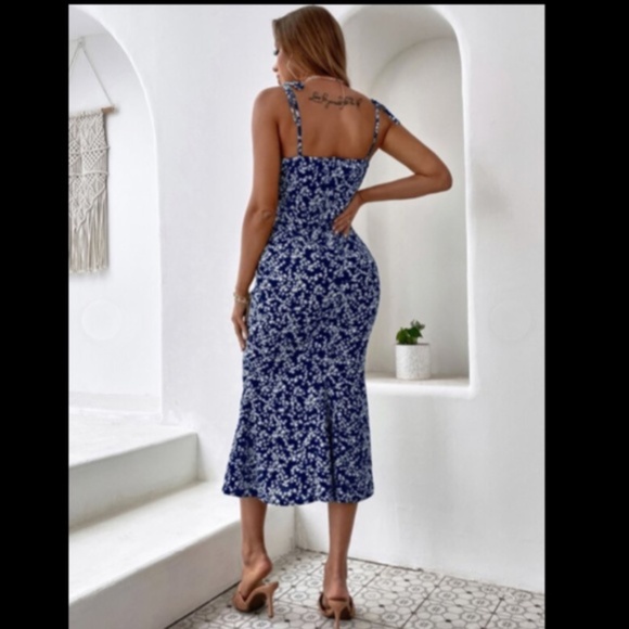 Ditsy Floral Tie Shoulder Split Back Mermaid Hem Cami Dress - Picture 9 of 9